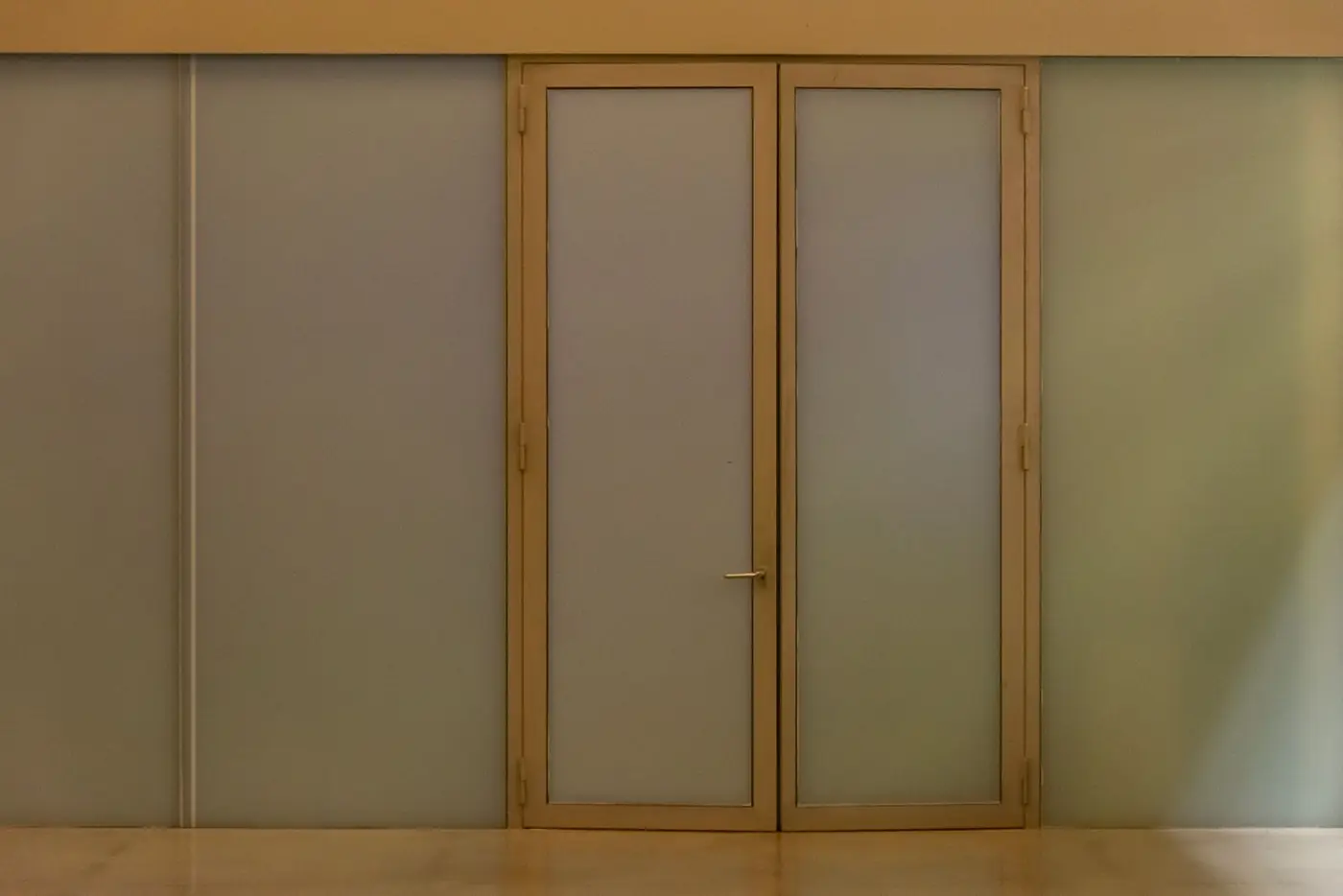 Privacy glass detail illustrating integral-blind bifold door glazing