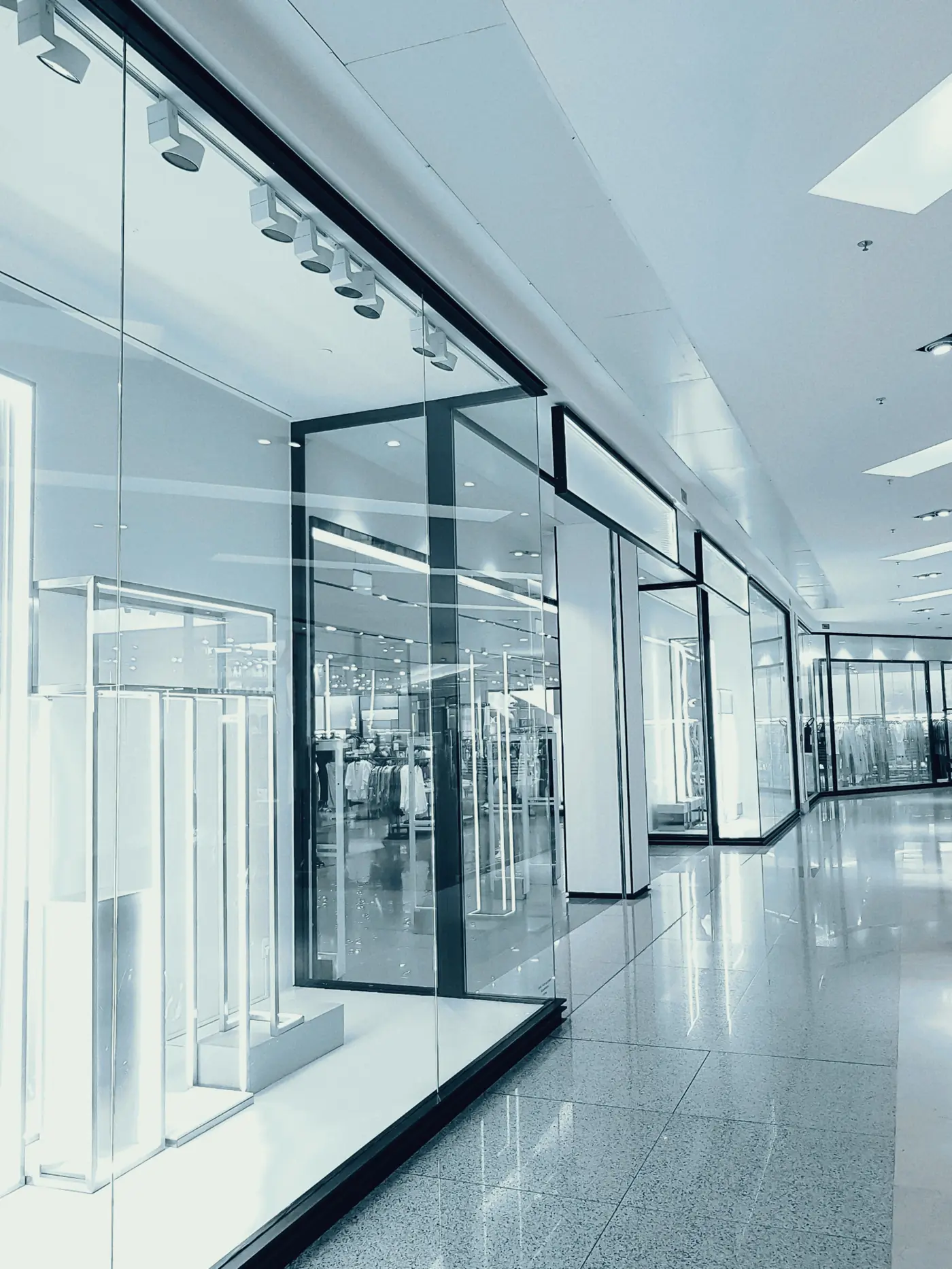 Retail shopfront glazed with large-format sealed units
