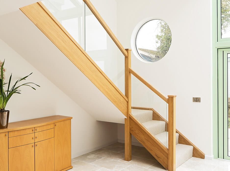 Glass balustrade following a stair flight